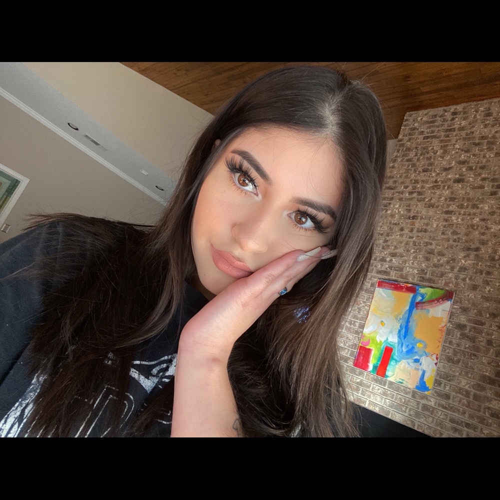 Meet your Posher, Adrianna